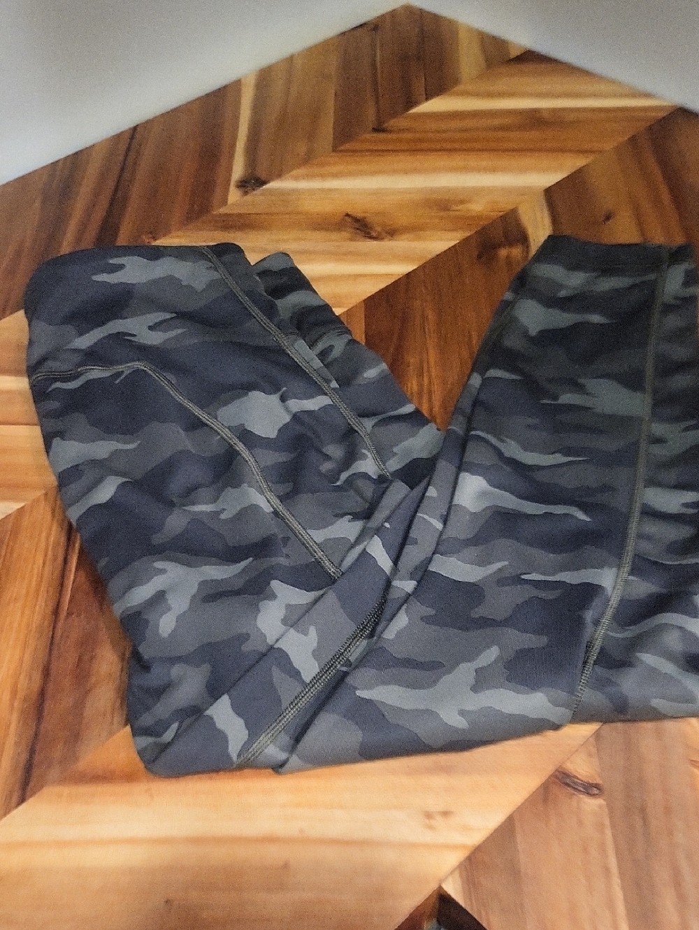 Athleta Women's Camo Ultimate 7/8 Performance Tight Leggings Size Medium